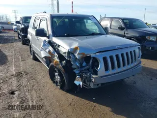 2016 Jeep Patriot Sport z VIN 1C4NJPBB0GD801752, wystawiony jako IAAI lot #41448570 z przebiegiem 108 859 mil mil oraz . Historia ofert i sprzedaży dostępna na DreamBid. Obrazek 1.