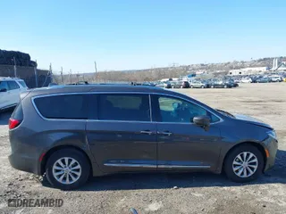 2018 Chrysler Pacifica Touring L with VIN 2C4RC1BG4JR354500, listed as a IAAI auction lot 41770558 with 69,385 mi miles. Bid and sale history available at carsss.com. Image 13.
