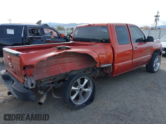 2001 Chevrolet Silverado 1500 LS with VIN 2GCEC19T111377779, listed as a IAAI auction lot 41922163 with 197,971 mi miles. Bid and sale history available at carsss.com. Image 4.