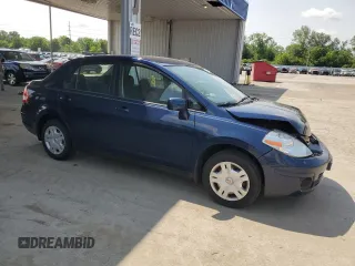 2011 Nissan Versa S z VIN 3N1BC1AP7BL402043, wystawiony jako Copart lot #60228645 z przebiegiem 86 179 mil mil oraz Szkoda całkowita • Salvage title. Historia ofert i sprzedaży dostępna na DreamBid. Obrazek 4.