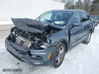 2020 Volkswagen Tiguan SE with VIN 3VV2B7AXXLM093989, listed as a IAAI auction lot 41599430 with 28,801 mi miles. Bid and sale history available at carsss.com. Image 2.