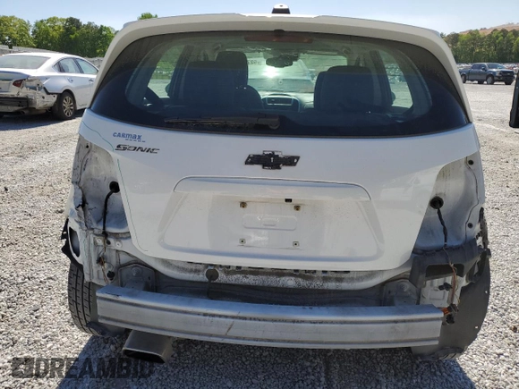 2020 Chevrolet Sonic LT z VIN 1G1JG6SB1L4123278, wystawiony jako Copart lot #52739725 z przebiegiem 58 567 mil mil oraz Szkody całkowita. Historia ofert i sprzedaży dostępna na DreamBid. Obrazek 6.