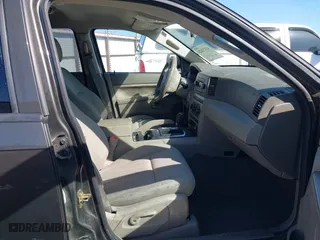 2006 Jeep Grand Cherokee Laredo with VIN 1J4GR48K56C326847, listed as a IAAI auction lot 41972623 with 141,088 mi miles. Bid and sale history available at carsss.com. Image 5.