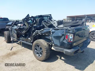 2023 Jeep Gladiator Sport S z VIN 1C6HJTAG2PL544870, wystawiony jako IAAI lot #42155013 z przebiegiem Nie podano mil oraz . Historia ofert i sprzedaży dostępna na DreamBid. Obrazek 3.