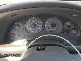 2002 Ford Mustang GT Deluxe z VIN 1FAFP45X22F101551, wystawiony jako Copart lot #55184645 z przebiegiem 137 971 mil mil oraz Szkoda całkowita • Salvage title. Historia ofert i sprzedaży dostępna na DreamBid. Obrazek 9.