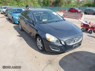 2012 Volvo S60 T5 with VIN YV1622FSXC2057110, listed as a IAAI auction lot 42122468 with 263,931 mi miles. Bid and sale history available at carsss.com. Image 1.