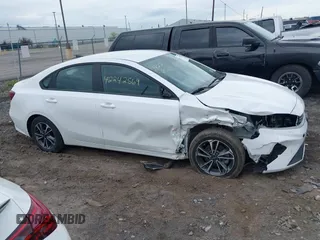 2023 Kia Forte LXS z VIN 3KPF24AD9PE657457, wystawiony jako IAAI lot #42242569 z przebiegiem 11 250 mil mil oraz . Historia ofert i sprzedaży dostępna na DreamBid. Obrazek 13.