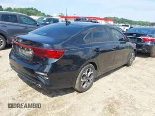 2019 Kia Forte LXS z VIN 3KPF24AD9KE131628, wystawiony jako IAAI lot #42657093 z przebiegiem 163 737 mil mil oraz . Historia ofert i sprzedaży dostępna na DreamBid. Obrazek 4.