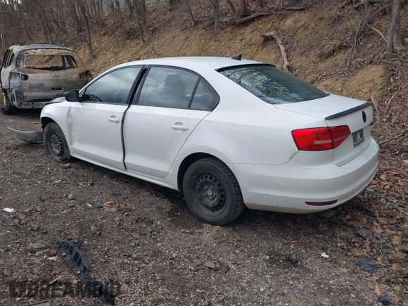 2015 Volkswagen Jetta SE с VIN 3VWD17AJ8FM335279, выставлен на аукционе IAAI как лот 42037495 с пробегом 106 893 миль миль и . История ставок и продаж доступна на DreamBid. Изображение 3.