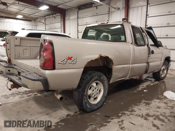 2004 Chevrolet Silverado 1500 with VIN 1GCEK19T74E385021, listed as a IAAI auction lot 41352639 with 152,734 mi miles and . Bid and sale history available at DreamBid. Image 4.