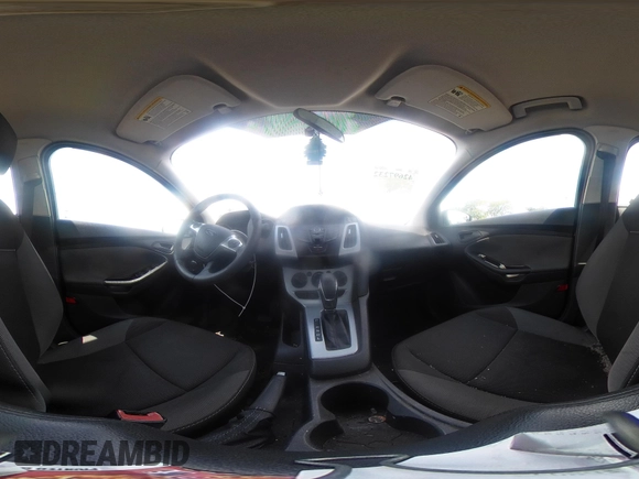 2012 Ford Focus SE z VIN 1FAHP3F26CL157551, wystawiony jako IAAI lot #42697232 z przebiegiem 135 024 mil mil oraz . Historia ofert i sprzedaży dostępna na DreamBid. Obrazek 19.