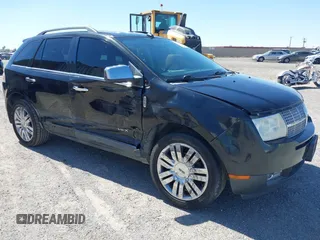 2010 Lincoln MKX z VIN 2LMDJ6JC4ABJ28882, wystawiony jako IAAI lot #42244556 z przebiegiem 193 398 mil mil oraz . Historia ofert i sprzedaży dostępna na DreamBid. Obrazek 1.