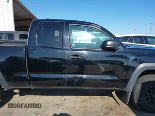 2020 Toyota Tacoma SR z VIN 3TYRZ5CN7LT000455, wystawiony jako IAAI lot #42313072 z przebiegiem 43 815 mil mil oraz . Historia ofert i sprzedaży dostępna na DreamBid. Obrazek 13.