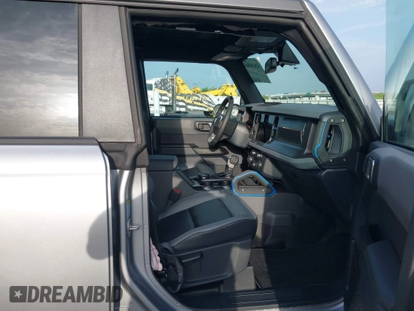 2024 Ford Bronco Black Diamond with VIN 1FMDE1BH5RLB38488, listed as a IAAI auction lot 42650965 with 944 mi miles and . Bid and sale history available at DreamBid. Image 5.