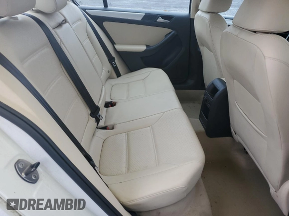 2013 Volkswagen Jetta SE z VIN 3VWBX7AJXDM432714, wystawiony jako Copart lot #61093845 z przebiegiem 69 098 mil mil oraz Czysty tytuł • Clean title. Historia ofert i sprzedaży dostępna na DreamBid. Obrazek 10.