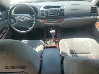 2004 Toyota Camry LE z VIN 4T1BE30K64U887305, wystawiony jako Copart lot #59349925 z przebiegiem 291 527 mil mil oraz Szkoda całkowita • Salvage title. Historia ofert i sprzedaży dostępna na DreamBid. Obrazek 8.
