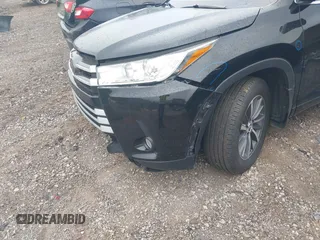 2018 Toyota Highlander SE with VIN 5TDJZRFH3JS543823, listed as a IAAI auction lot 42491705 with 110,801 mi miles and . Bid and sale history available at DreamBid. Image 6.