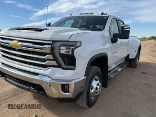 2024 Chevrolet Silverado 3500HD LT with VIN 1GC4YTEY4RF240866, listed as a Copart auction lot 85077284 with 6,933 mi miles and Salvage Title. Bid and sale history available at carsss.com. Image 2.