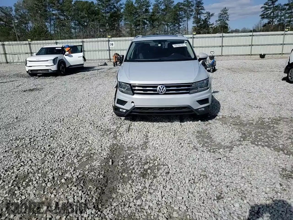 2018 Volkswagen Tiguan SEL with VIN 3VV3B7AX0JM014461, listed as a Copart auction lot 49785725 with 124,868 mi miles and Salvage Title. Bid and sale history available at DreamBid. Image 13.