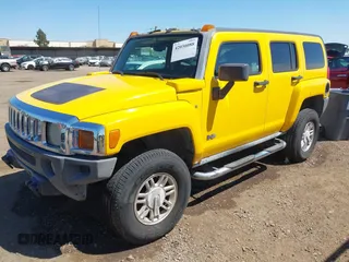 2007 Hummer H3 SUV with VIN 5GTDN13E478209536, listed as a IAAI auction lot 42030088 with 180,743 mi miles. Bid and sale history available at carsss.com. Image 2.