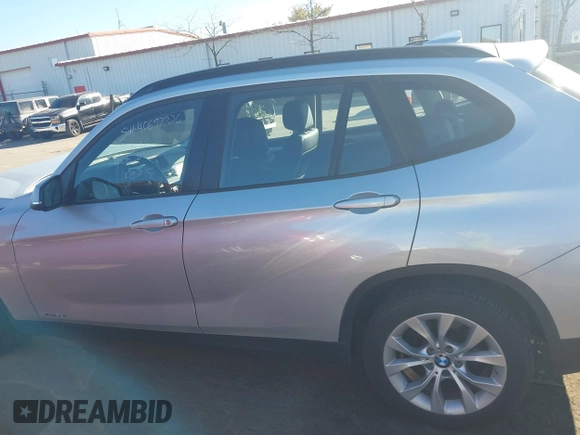 2013 BMW X1 xDrive28i z VIN WBAVL1C52DVR91900, wystawiony jako IAAI lot #40697726 z przebiegiem 115 200 mil mil oraz . Historia ofert i sprzedaży dostępna na DreamBid. Obrazek 14.