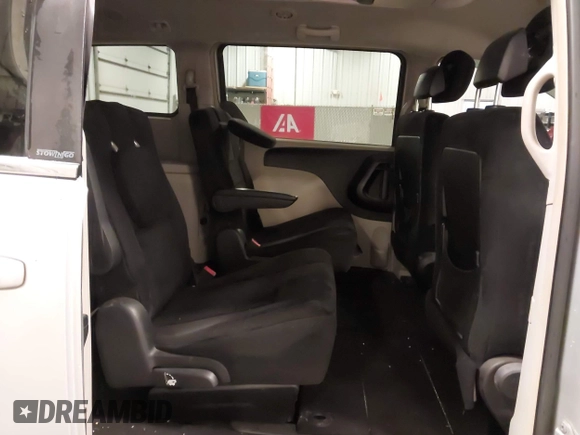2011 Chrysler Town & Country Touring z VIN 2A4RR5DGXBR723116, wystawiony jako IAAI lot #42156888 z przebiegiem 177 591 mil mil oraz . Historia ofert i sprzedaży dostępna na DreamBid. Obrazek 8.