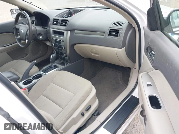 2011 Ford Fusion Hybrid z VIN 3FADP0L34BR202769, wystawiony jako IAAI lot #42504494 z przebiegiem 33 902 mil mil oraz . Historia ofert i sprzedaży dostępna na DreamBid. Obrazek 5.