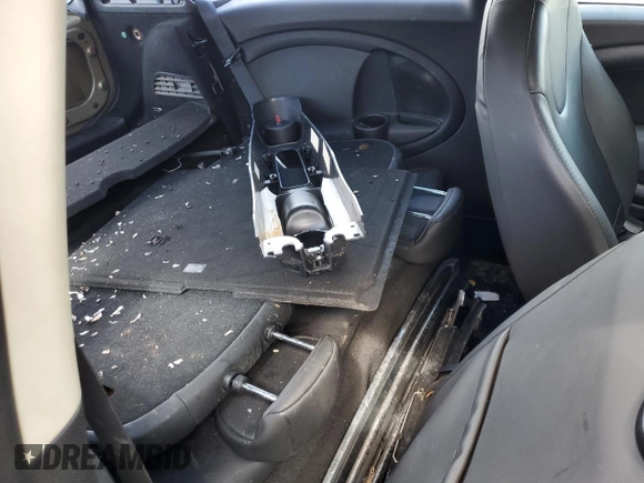 2011 MINI Clubman z VIN WMWZF3C56BTY00475, wystawiony jako Copart lot #74595784 z przebiegiem Nie podano mil oraz Nie do naprawy • Non repairable. Historia ofert i sprzedaży dostępna na DreamBid. Obrazek 10.