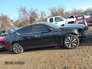 2019 Nissan Altima 2.5 SV with VIN 1N4BL4DV1KC104369, listed as a IAAI auction lot 41432549 with 40,542 mi miles. Bid and sale history available at carsss.com. Image 14.