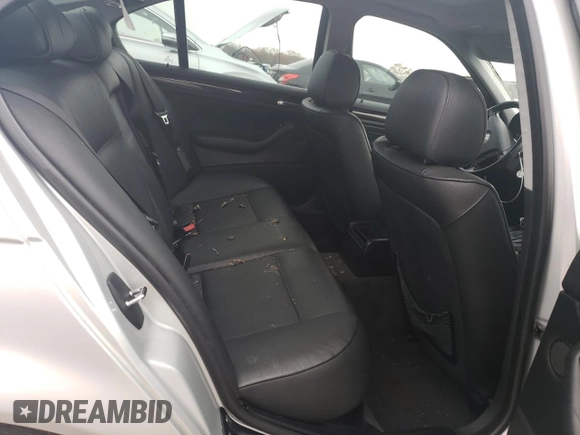 2005 BMW 3 Series 330i with VIN WBAEV53415KM42569, listed as a Copart auction lot 82333804 with 195,594 mi miles and Salvage Title. Bid and sale history available at carsss.com. Image 10.