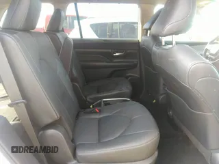 2024 Toyota Highlander XLE z VIN 5TDAAAA51RS004067, wystawiony jako IAAI lot #41421260 z przebiegiem 33 536 mil mil oraz . Historia ofert i sprzedaży dostępna na DreamBid. Obrazek 8.