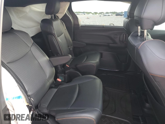 2022 Toyota Sienna XSE with VIN 5TDXRKEC6NS103883, listed as a Copart auction lot 58662275 with 109,172 mi miles and Salvage title. Bid and sale history available at DreamBid. Image 11.