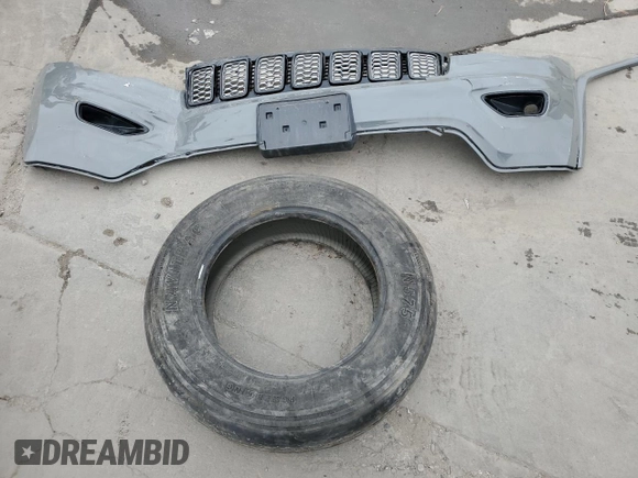 2022 Jeep Grand Cherokee Laredo E с VIN 1C4RJFAGXNC118923, выставлен на аукционе Copart как лот 51288515 с пробегом 15 112 миль миль и Списание • Salvage title. История ставок и продаж доступна на DreamBid. Изображение 13.