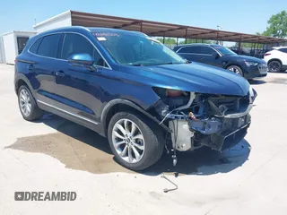 2017 Lincoln MKC Select z VIN 5LMCJ2C98HUL69590, wystawiony jako IAAI lot #42291203 z przebiegiem 122 654 mil mil oraz . Historia ofert i sprzedaży dostępna na DreamBid. Obrazek 1.