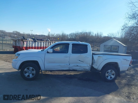 2009 Toyota Tacoma z VIN 5TEMU52N99Z621200, wystawiony jako IAAI lot #41318515 z przebiegiem 157 034 mil mil oraz . Historia ofert i sprzedaży dostępna na DreamBid. Obrazek 14.