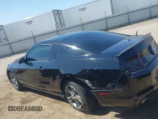 2013 Ford Mustang V6 z VIN 1ZVBP8AM2D5259728, wystawiony jako IAAI lot #42478522 z przebiegiem 179 685 mil mil oraz . Historia ofert i sprzedaży dostępna na DreamBid. Obrazek 14.