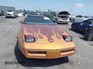 1984 Chevrolet Corvette z VIN 1G1AY0780E5114446, wystawiony jako IAAI lot #42290916 z przebiegiem 57 927 mil mil oraz . Historia ofert i sprzedaży dostępna na DreamBid. Obrazek 13.