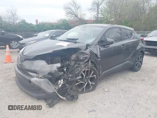 2018 Toyota C-HR XLE z VIN NMTKHMBX9JR044367, wystawiony jako IAAI lot #42116714 z przebiegiem 124 597 mil mil oraz . Historia ofert i sprzedaży dostępna na DreamBid. Obrazek 2.