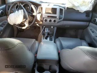 2005 Toyota Tacoma z VIN 5TEMU52N15Z050084, wystawiony jako Copart lot #89392445 z przebiegiem 158 752 mil mil oraz Szkoda całkowita • Salvage title. Historia ofert i sprzedaży dostępna na DreamBid. Obrazek 8.