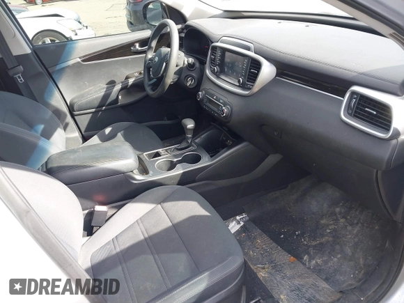 2019 Kia Sorento LX V6 with VIN 5XYPGDA56KG449546, listed as a IAAI auction lot 41728152 with 109,507 mi miles. Bid and sale history available at carsss.com. Image 5.