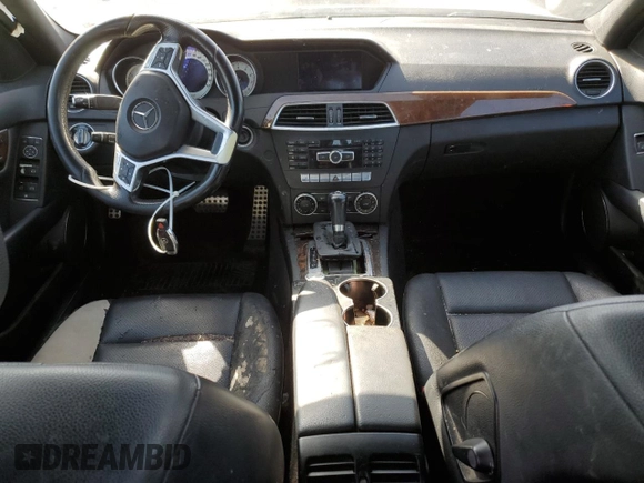 2013 Mercedes-Benz C 300 Sport z VIN WDDGF8AB3DG122432, wystawiony jako Copart lot #47444215 z przebiegiem 139 825 mil mil oraz Szkoda całkowita • Salvage title. Historia ofert i sprzedaży dostępna na DreamBid. Obrazek 8.