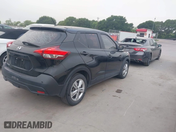 2020 Nissan Kicks S z VIN 3N1CP5BV7LL563586, wystawiony jako IAAI lot #42043567 z przebiegiem 66 727 mil mil oraz . Historia ofert i sprzedaży dostępna na DreamBid. Obrazek 4.