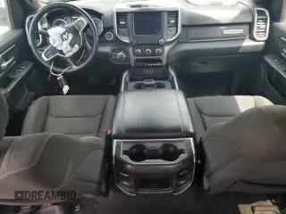 2020 Ram 1500 Big Horn z VIN 1C6RRFFGXLN300261, wystawiony jako Copart lot #57476265 z przebiegiem 103 082 mil mil oraz Szkoda całkowita • Salvage title. Historia ofert i sprzedaży dostępna na DreamBid. Obrazek 8.