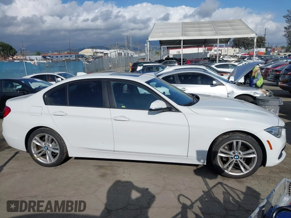 2018 BMW 3 Series 320i with VIN WBA8A9C54JAH12017, listed as a IAAI auction lot 41921292 with 49,267 mi miles. Bid and sale history available at carsss.com. Image 13.