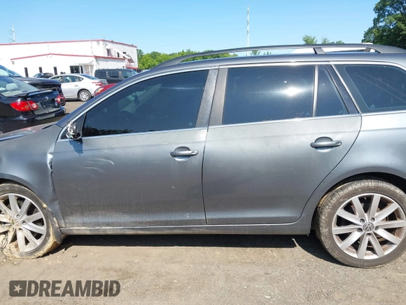 2013 Volkswagen Jetta TDI w/Sunroof & Nav с VIN 3VWPL7AJ5DM683271, выставлен на аукционе IAAI как лот 42402242 с пробегом 160 313 миль миль и . История ставок и продаж доступна на DreamBid. Изображение 14.