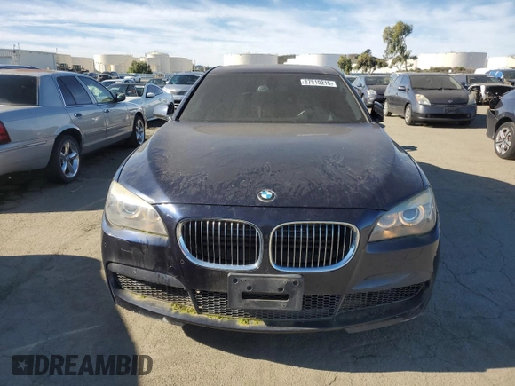 2012 BMW 7 Series 750i z VIN WBAKA8C52CCY37618, wystawiony jako Copart lot #87510215 z przebiegiem 113 512 mil mil oraz Czysty tytuł • Clean title. Historia ofert i sprzedaży dostępna na DreamBid. Obrazek 5.