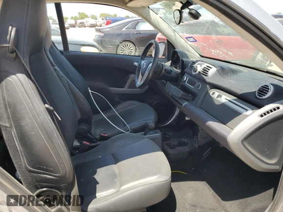 2013 Smart fortwo Pure with VIN WMEEJ3BA9DK627656, listed as a Copart auction lot 52109195 with 118,181 mi miles and Clean title. Bid and sale history available at DreamBid. Image 10.
