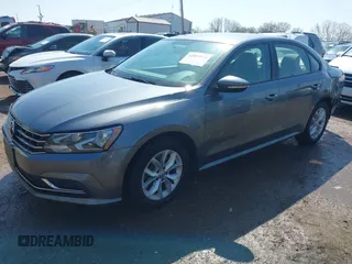 2018 Volkswagen Passat S z VIN 1VWAA7A35JC031938, wystawiony jako IAAI lot #42001015 z przebiegiem 109 450 mil mil oraz . Historia ofert i sprzedaży dostępna na DreamBid. Obrazek 17.