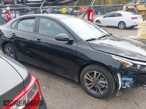 2023 Kia Forte LXS z VIN 3KPF24AD1PE642421, wystawiony jako IAAI lot #40528615 z przebiegiem 9 683 mil mil oraz . Historia ofert i sprzedaży dostępna na DreamBid. Obrazek 14.