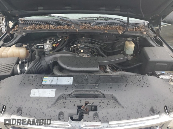 2002 Chevrolet Suburban LT with VIN 1GNFK16Z22J130446, listed as a Copart auction lot 70923804 with 316,258 mi miles and Clean Title. Bid and sale history available at carsss.com. Image 12.